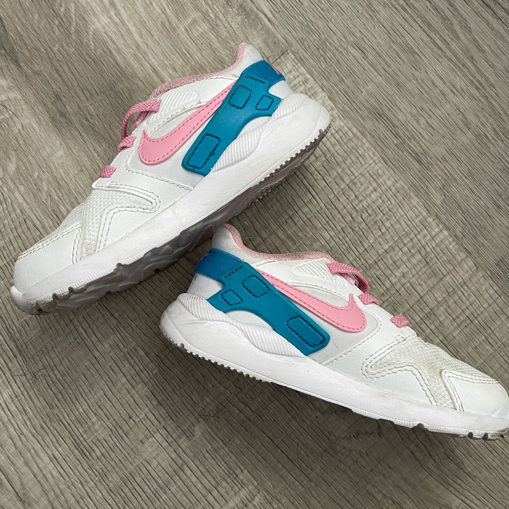Girls Nikes size 9